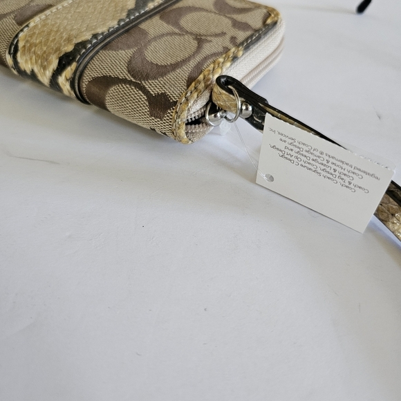 COACH Sutton Signature C Python Universal Case Wristlet, Full Incl, Rare. NWT - Picture 11 of 12